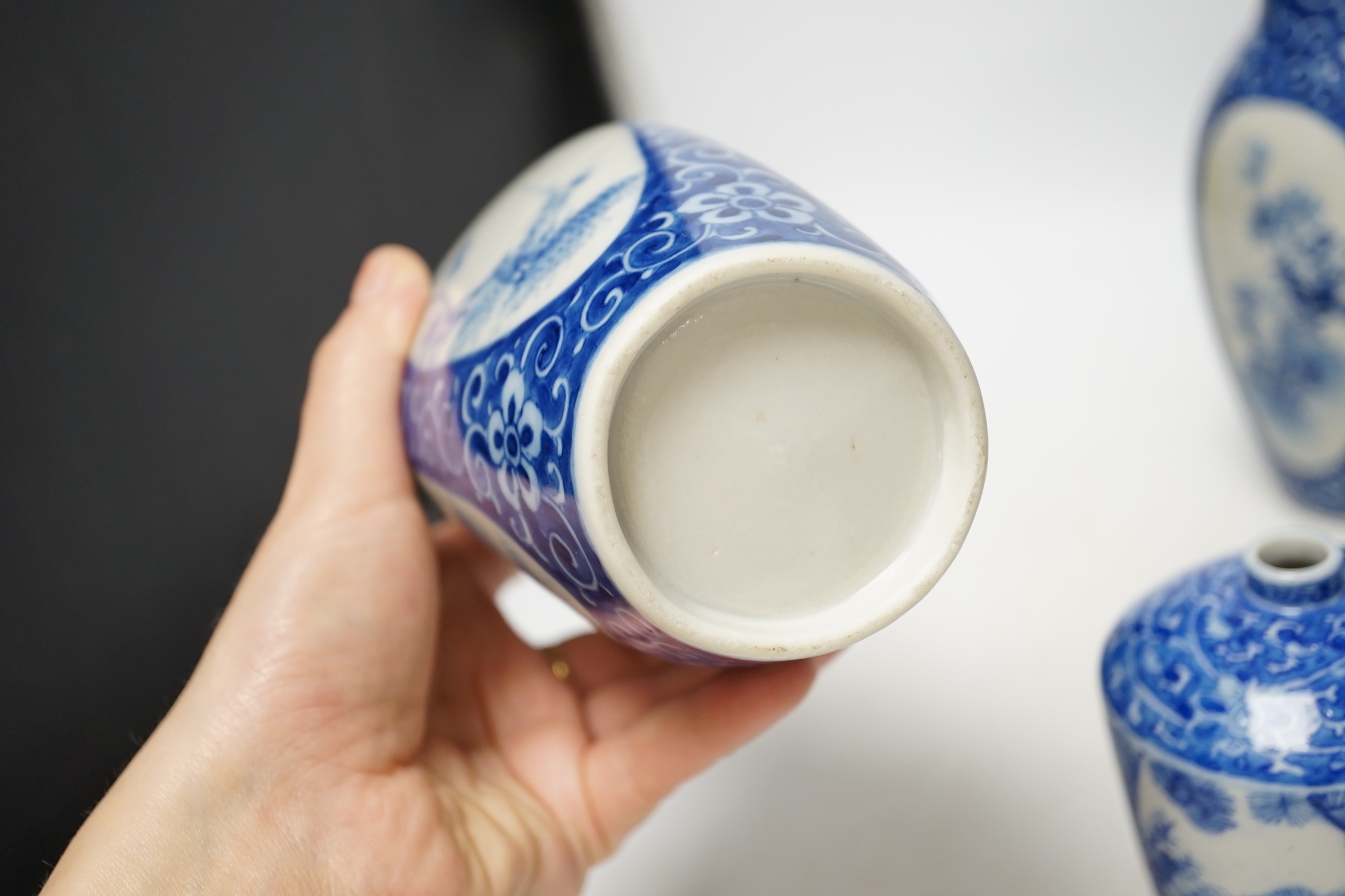 A group of Japanese and Korean ceramics, 18th century and later, to include an Arita blue and white scalloped dish, and Imari fish dish etc.
